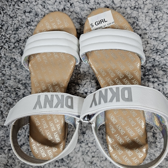 DKNY Sz 5 White Sandals - Picture 9 of 9